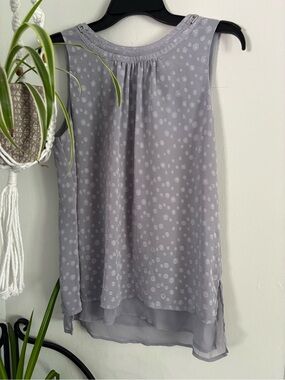 Roz & Ali Light Gray Polka Dot Sleeveless Blouse